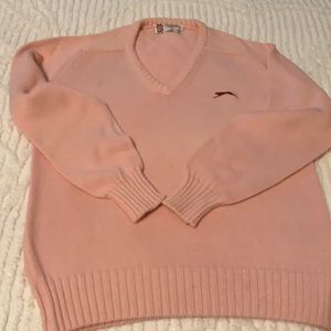 V-neck sweater, 100% cotton, soft pink color, long sleeves